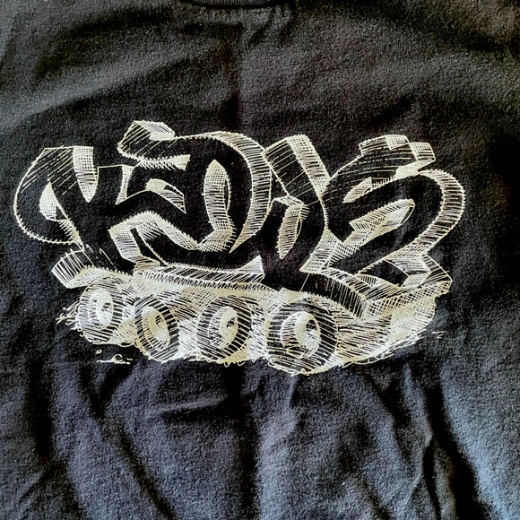 UNIQLO x KAWS boy’s t-shirt black 5-6 - Picture 2 of 6